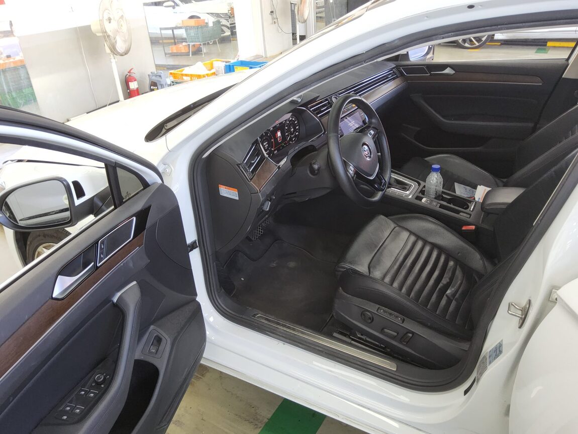 VOLKSWAGEN PASSAT GT (8TH GEN) 2.0 TDI 4MOTION PRESTIGE 2018 - zdjęcie 10