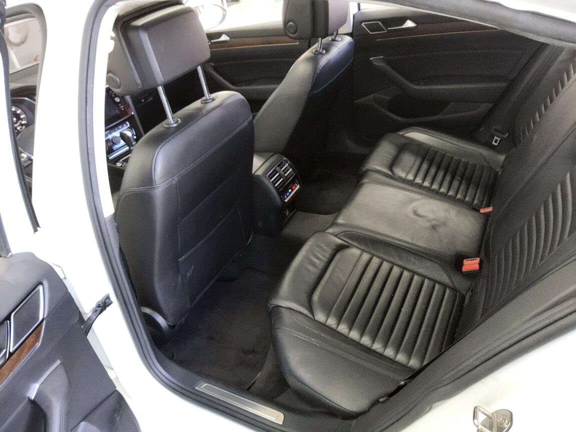 VOLKSWAGEN PASSAT GT (8TH GEN) 2.0 TDI 4MOTION PRESTIGE 2018 - zdjęcie 12