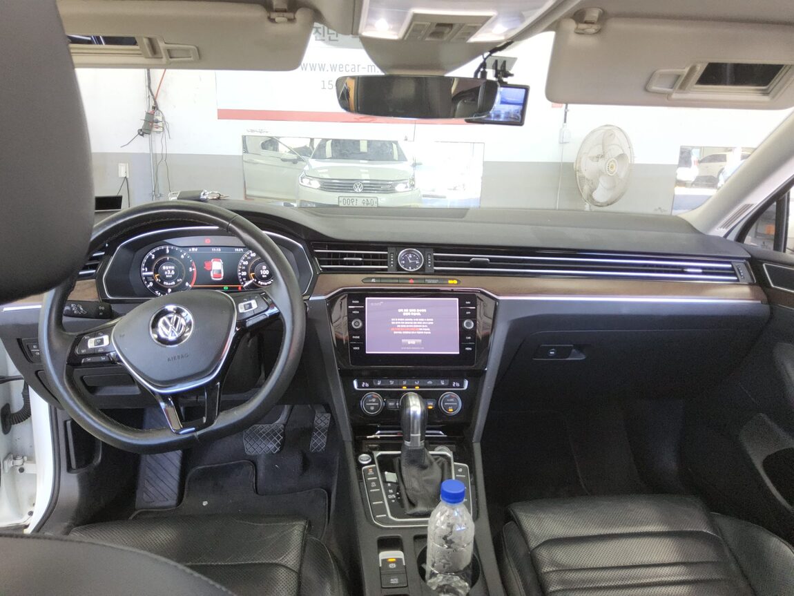 VOLKSWAGEN PASSAT GT (8TH GEN) 2.0 TDI 4MOTION PRESTIGE 2018 - zdjęcie 11