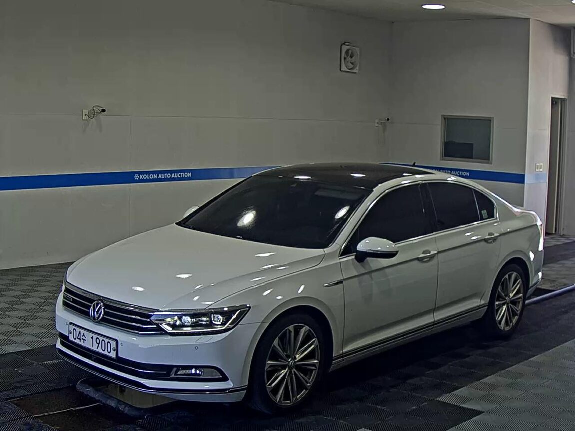 VOLKSWAGEN PASSAT GT (8TH GEN) 2.0 TDI 4MOTION PRESTIGE 2018 - zdjęcie 2