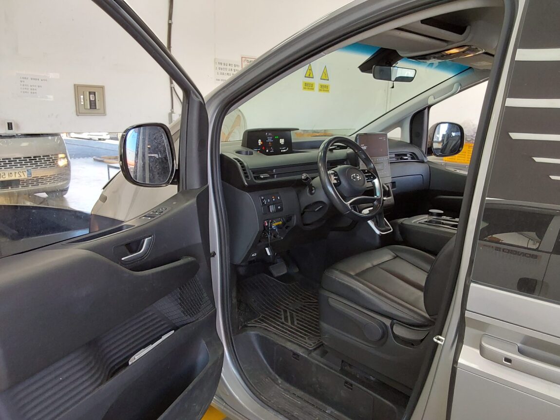 HYUNDAI STARIA 2.2 DIESEL TOURER 11-SEATER 2WD MODERN 2023 - zdjęcie 10