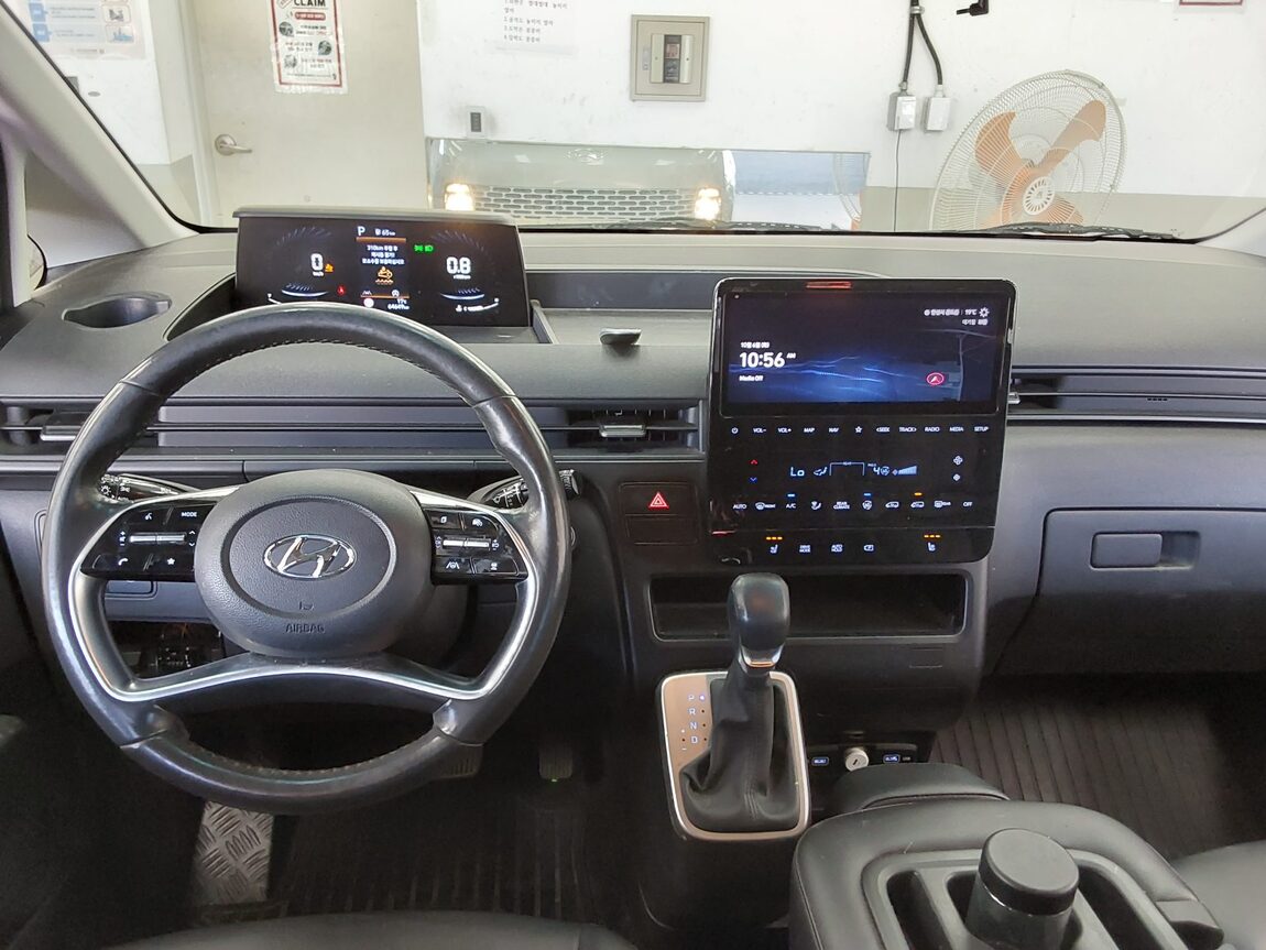 HYUNDAI STARIA 2.2 DIESEL TOURER 11-SEATER 2WD MODERN 2023 - zdjęcie 11