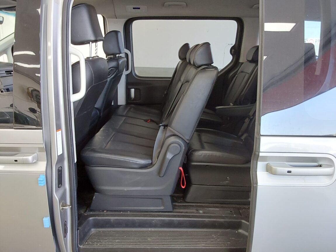 HYUNDAI STARIA 2.2 DIESEL TOURER 11-SEATER 2WD MODERN 2023 - zdjęcie 12