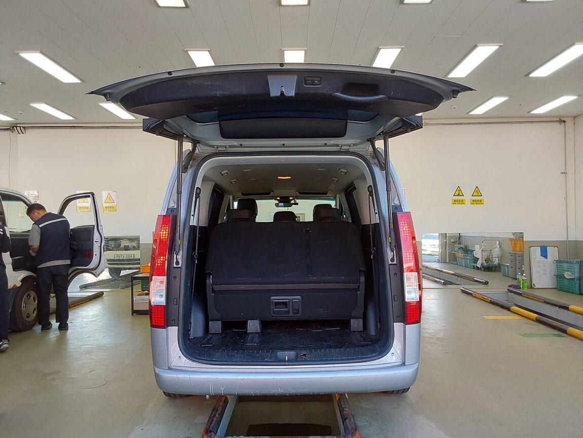 HYUNDAI STARIA 2.2 DIESEL TOURER 11-SEATER 2WD MODERN 2023 - zdjęcie 15