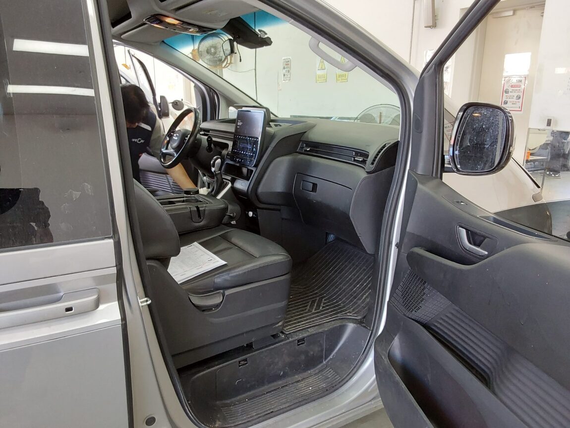 HYUNDAI STARIA 2.2 DIESEL TOURER 11-SEATER 2WD MODERN 2023 - zdjęcie 14