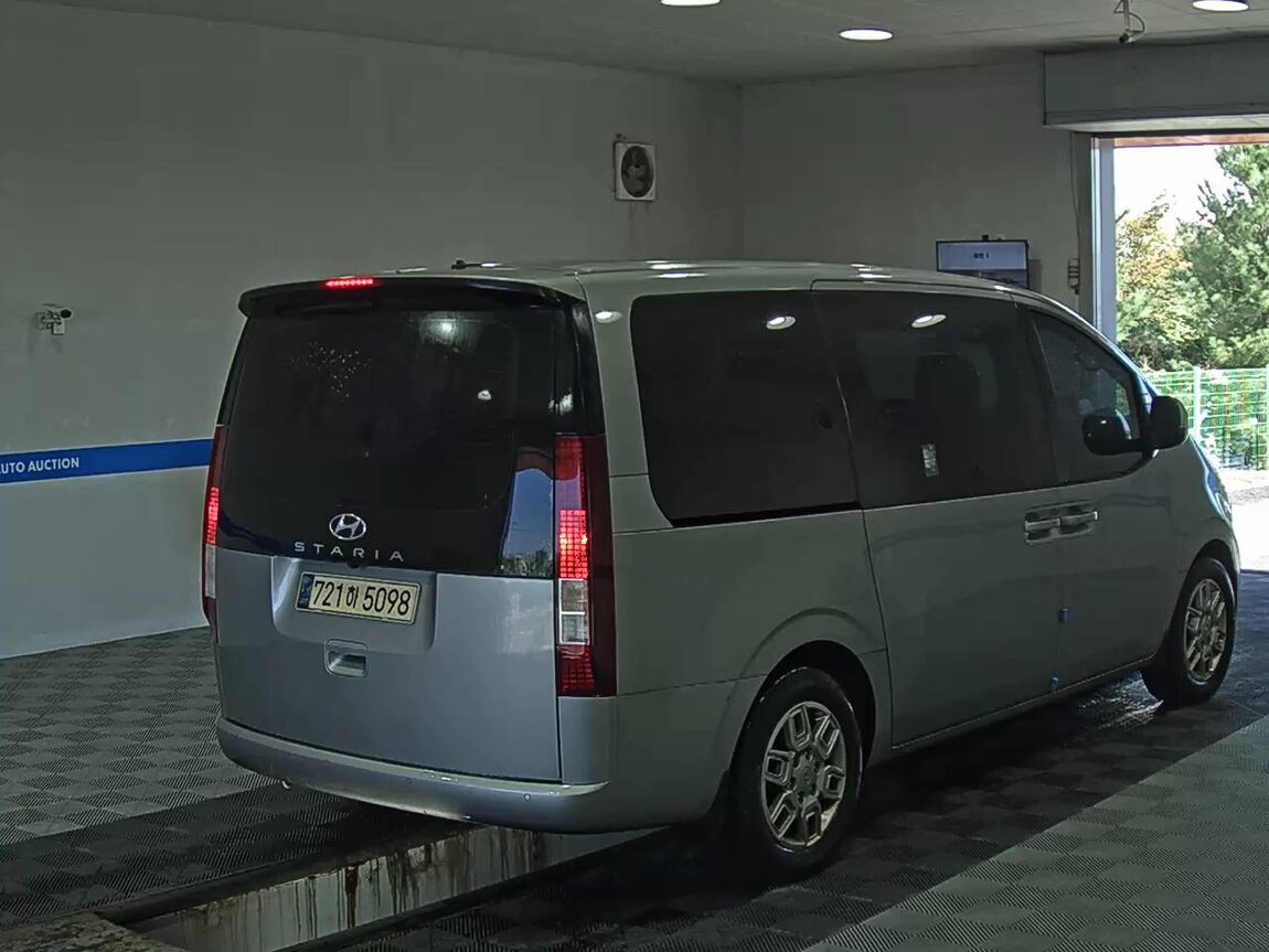 HYUNDAI STARIA 2.2 DIESEL TOURER 11-SEATER 2WD MODERN 2023 - zdjęcie 5