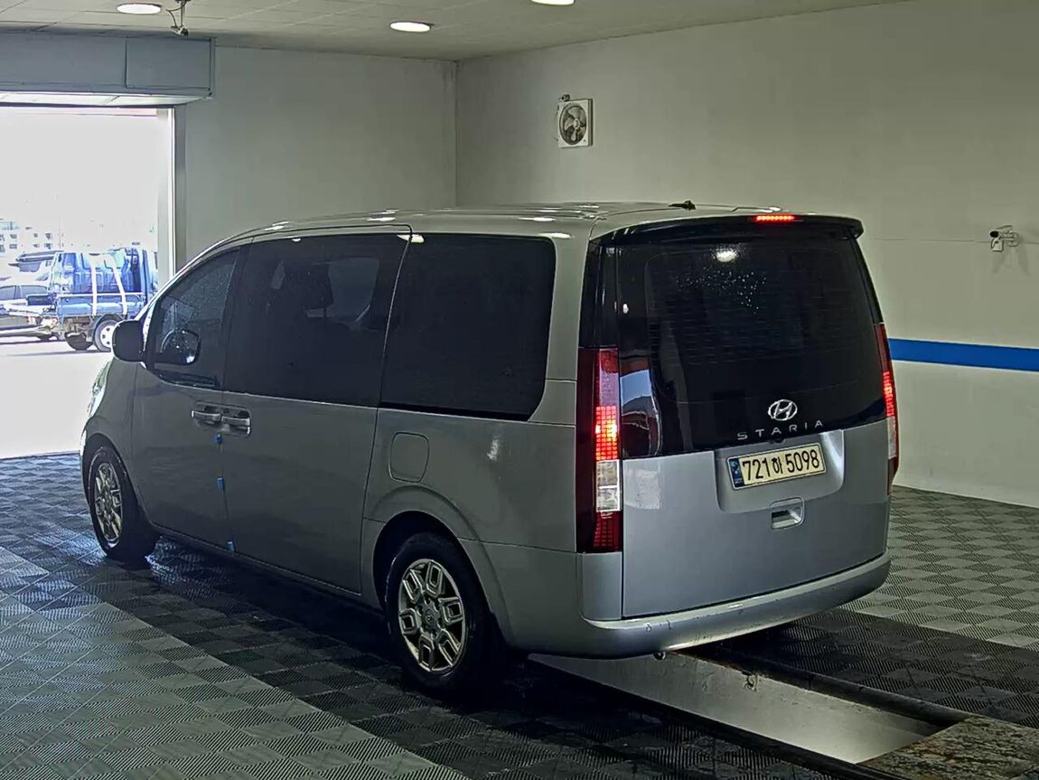 HYUNDAI STARIA 2.2 DIESEL TOURER 11-SEATER 2WD MODERN 2023 - zdjęcie 6