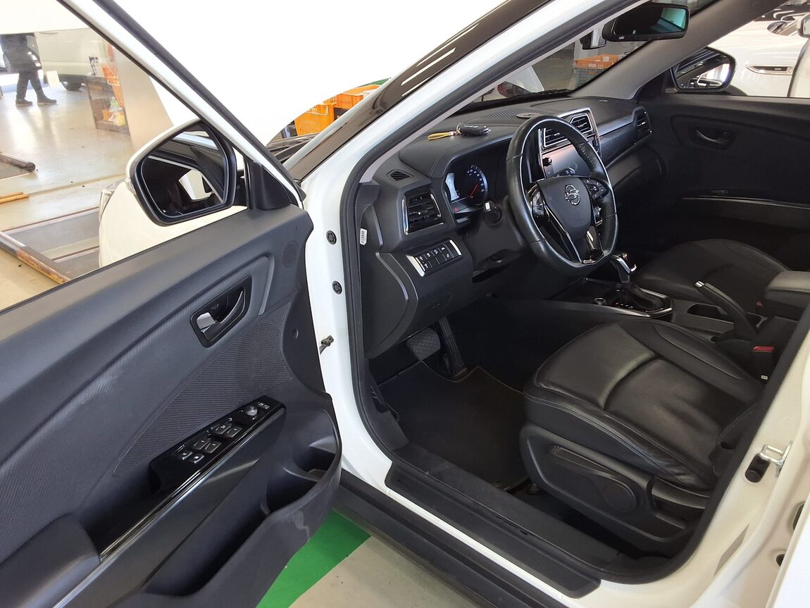 KG MOBILITY (SSANGYONG) VERY NEW TIVOLI 1.5 GASOLINE 2WD V3 2021 - zdjęcie 10