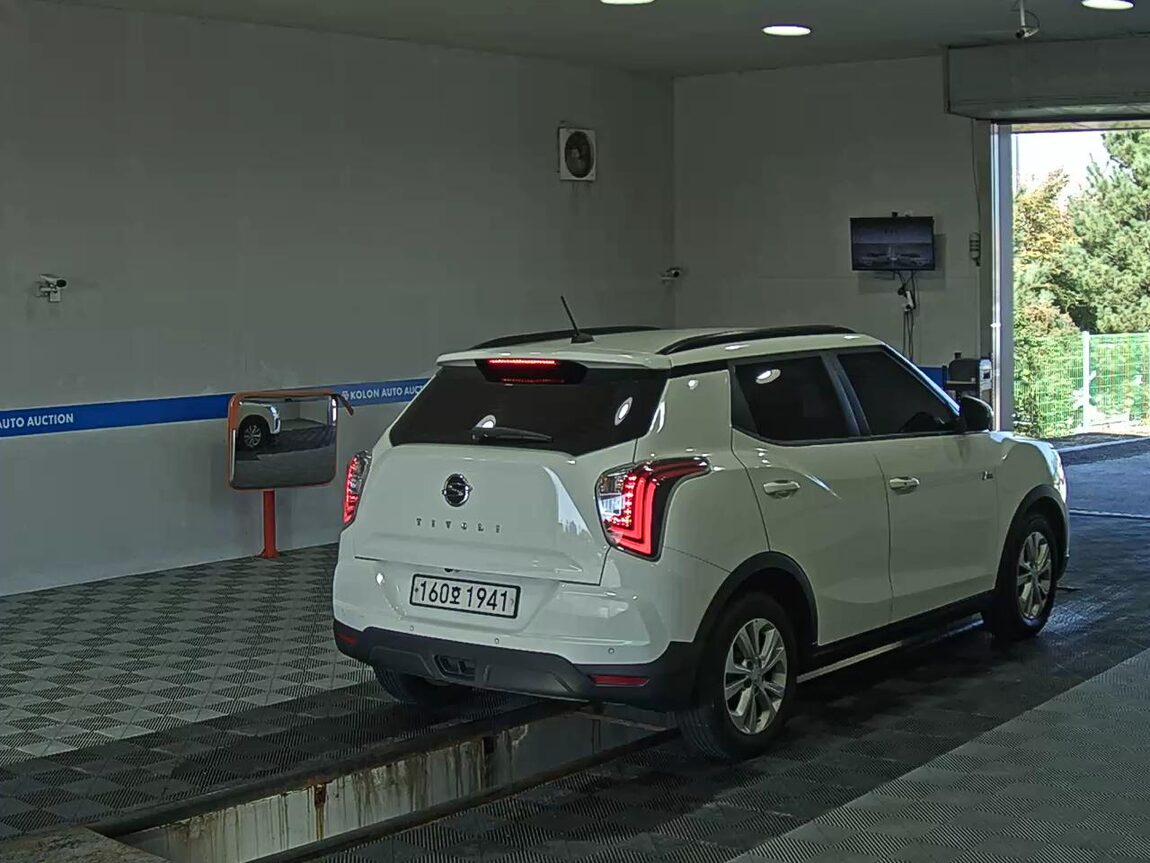 KG MOBILITY (SSANGYONG) VERY NEW TIVOLI 1.5 GASOLINE 2WD V3 2021 - zdjęcie 5