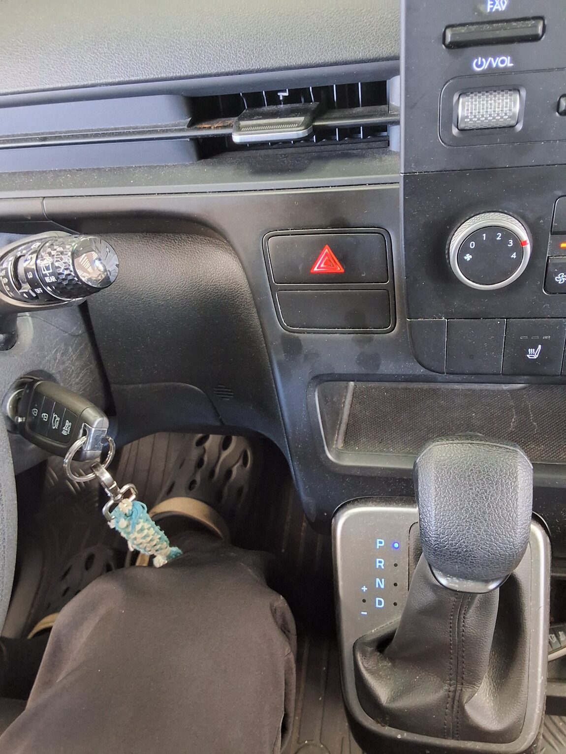 HYUNDAI STARIA 2.2 DIESEL TOURER 11-SEATER 2WD SMART 2022 - zdjęcie 17