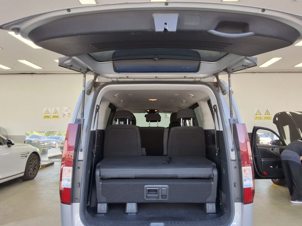 HYUNDAI STARIA 2.2 DIESEL TOURER 11-SEATER 2WD SMART 2022 - zdjęcie 15