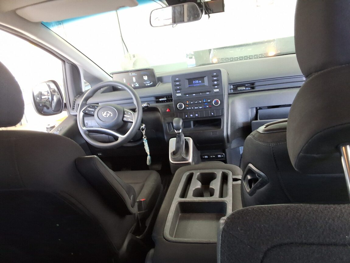 HYUNDAI STARIA 2.2 DIESEL TOURER 11-SEATER 2WD SMART 2022 - zdjęcie 11
