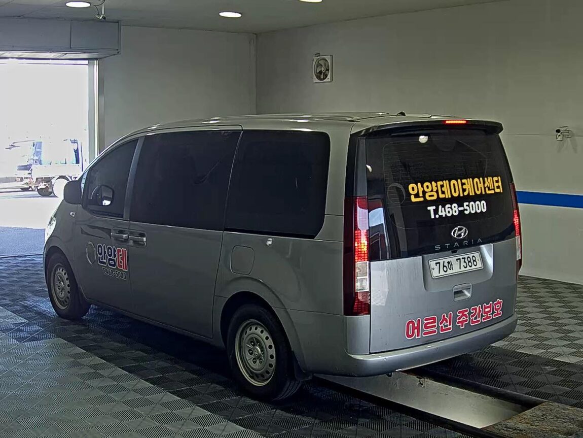 HYUNDAI STARIA 2.2 DIESEL TOURER 11-SEATER 2WD SMART 2022 - zdjęcie 6