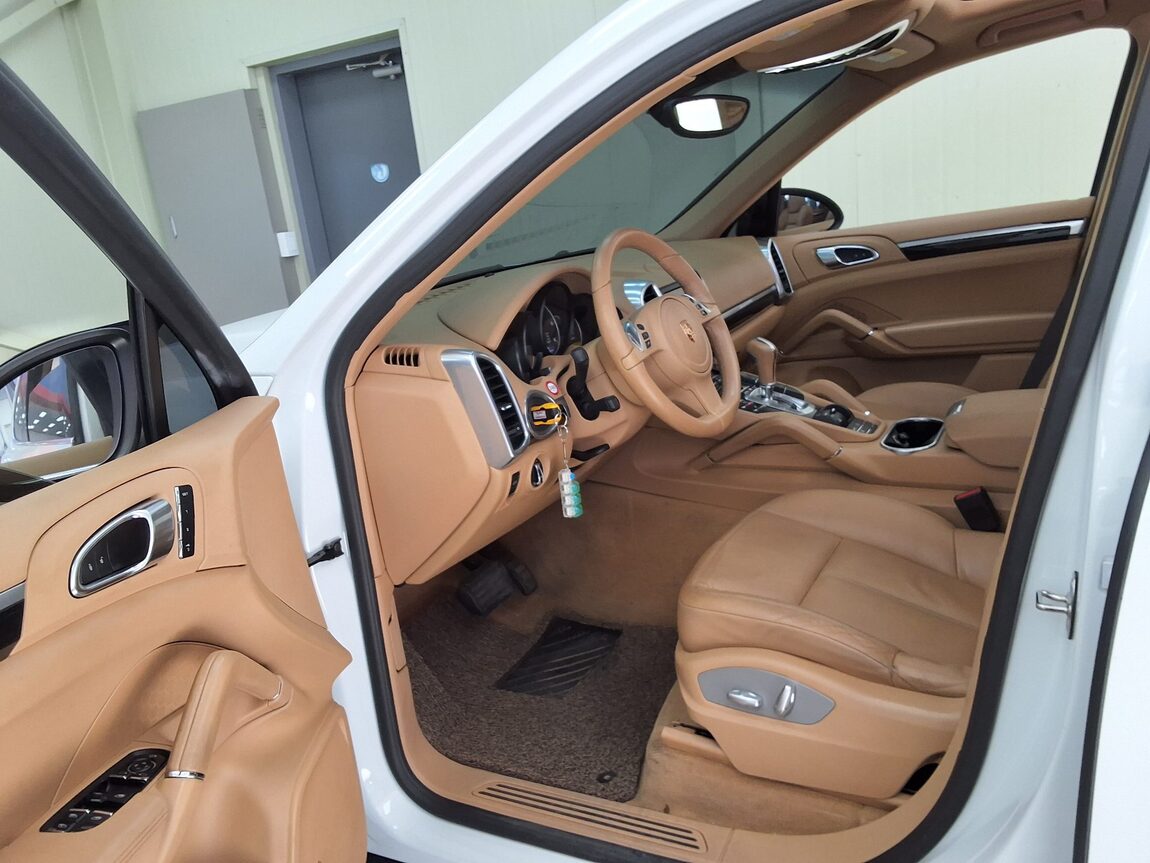PORSCHE CAYENNE (2ND GEN) DIESEL 3.0 2014 - zdjęcie 11