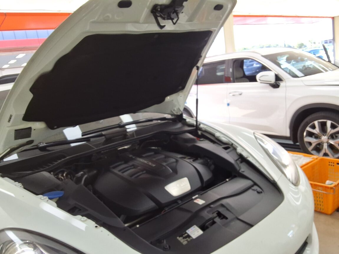 PORSCHE CAYENNE (2ND GEN) DIESEL 3.0 2014 - zdjęcie 18