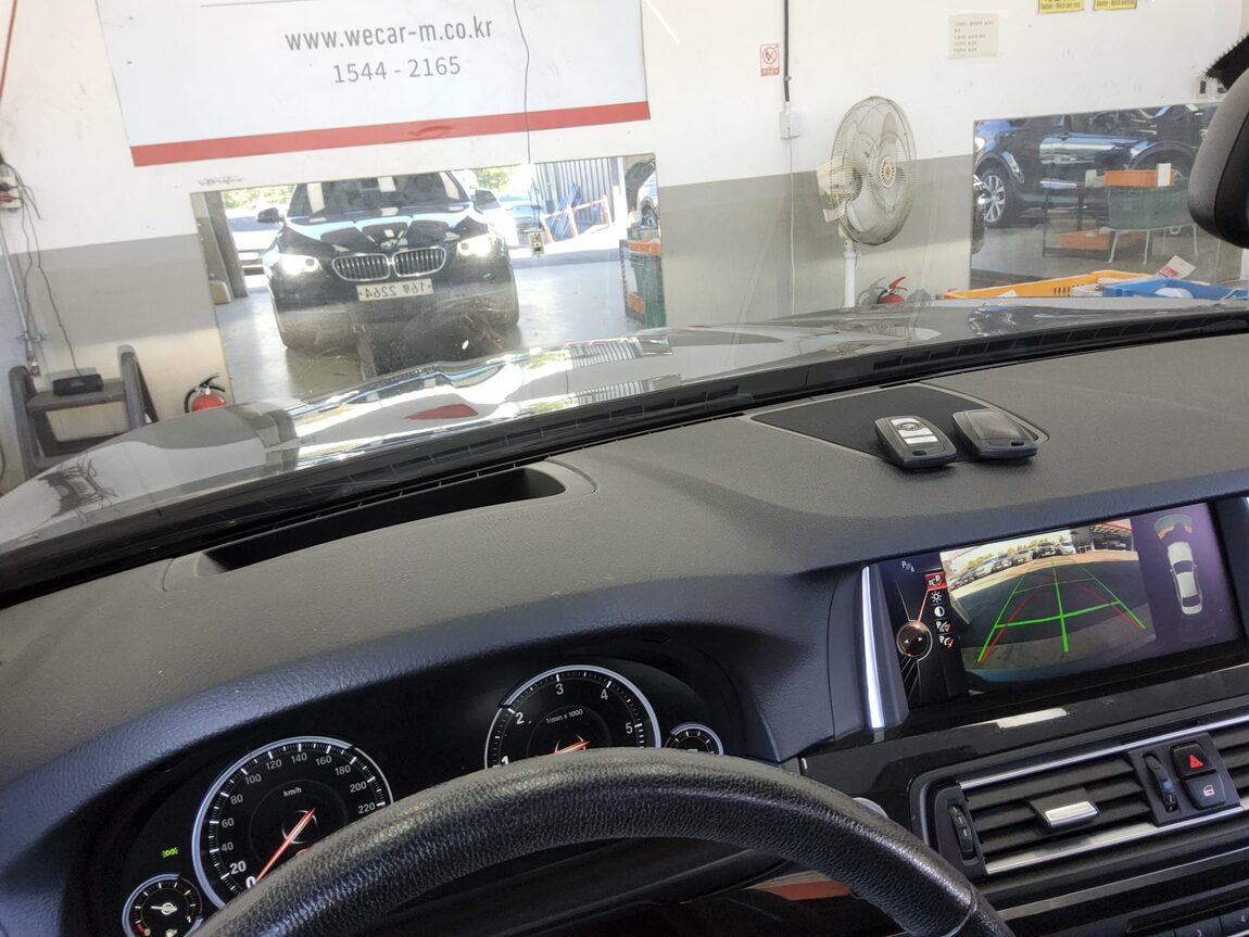 BMW 5 SERIES (6TH GEN) 520d xDRIVE 2015 - zdjęcie 17