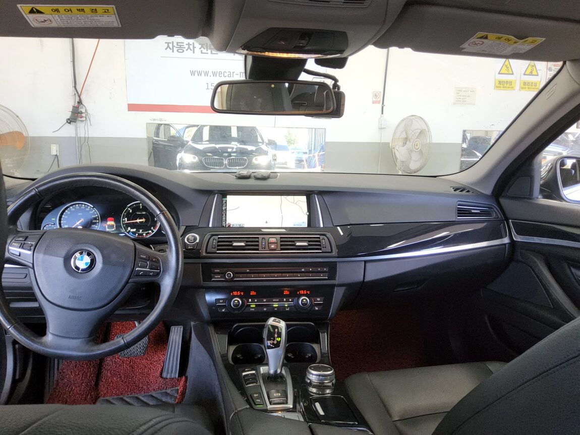 BMW 5 SERIES (6TH GEN) 520d xDRIVE 2015 - zdjęcie 11