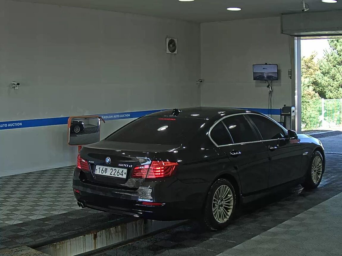 BMW 5 SERIES (6TH GEN) 520d xDRIVE 2015 - zdjęcie 5
