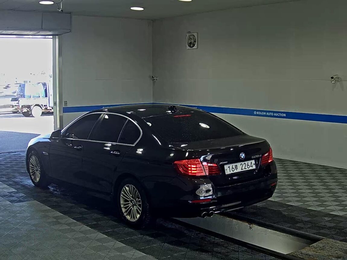BMW 5 SERIES (6TH GEN) 520d xDRIVE 2015 - zdjęcie 6
