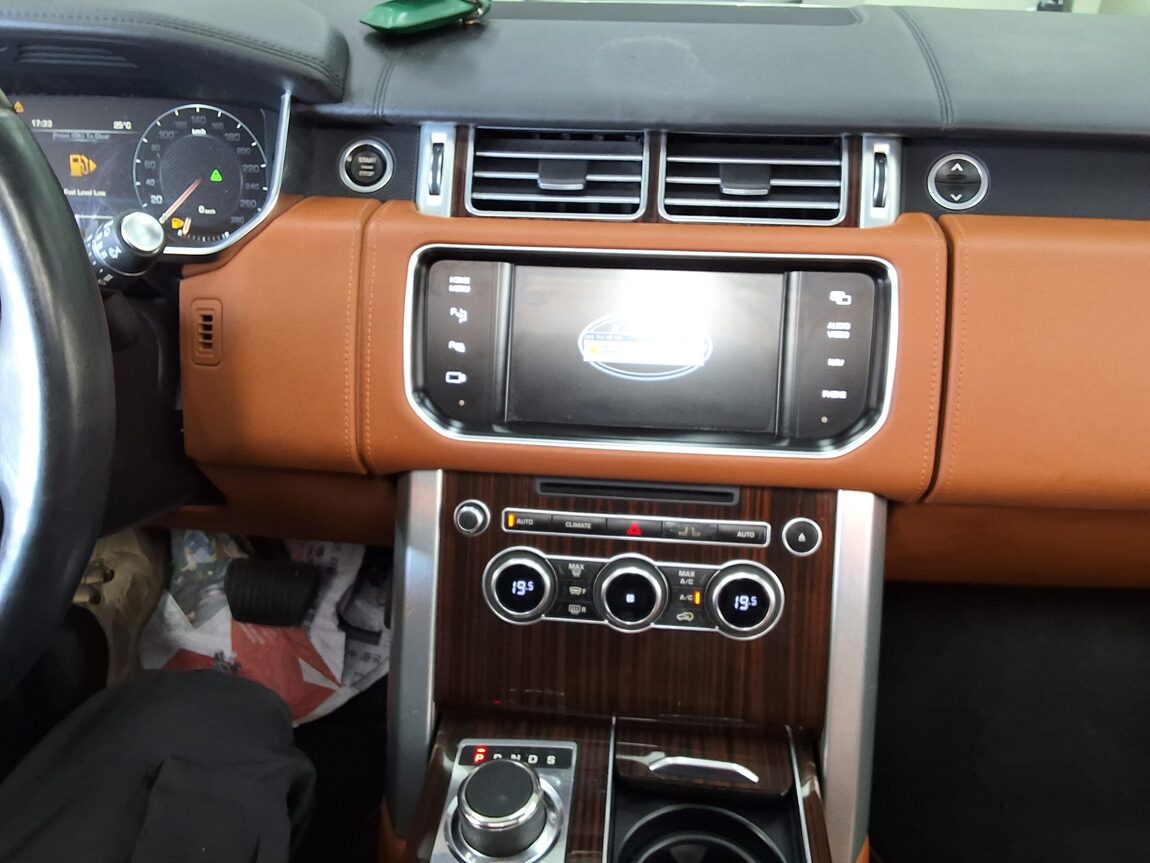 LAND ROVER RANGE ROVER (4TH GEN) 5.0 V8 SC LWB AB 2014 - zdjęcie 24