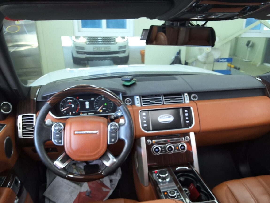 LAND ROVER RANGE ROVER (4TH GEN) 5.0 V8 SC LWB AB 2014 - zdjęcie 12