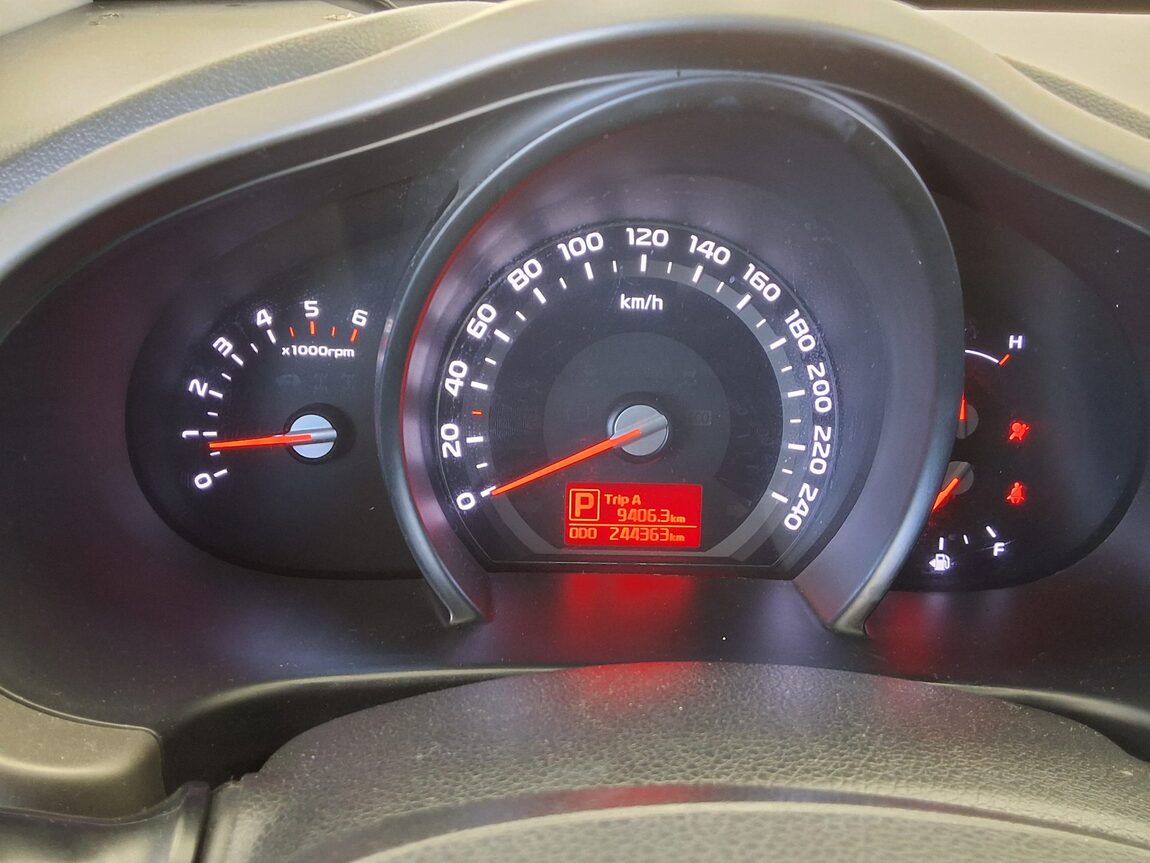 KIA THE NEW SPORTAGE R DIESEL R2.0 2WD TRENDY 2014 - zdjęcie 9
