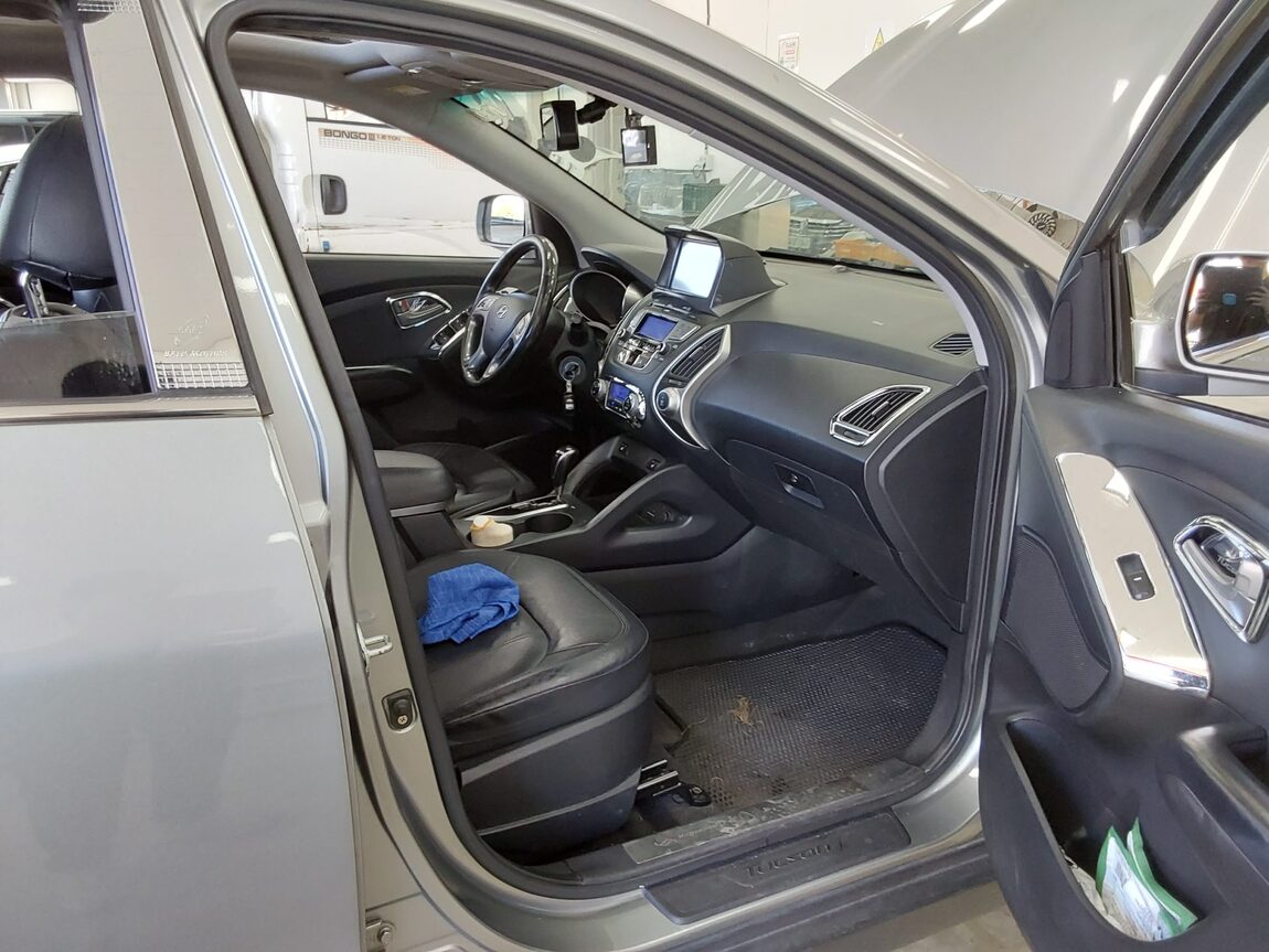 HYUNDAI TUCSON ix DIESEL R20 2WD LX20 PREMIER 2010 - zdjęcie 14