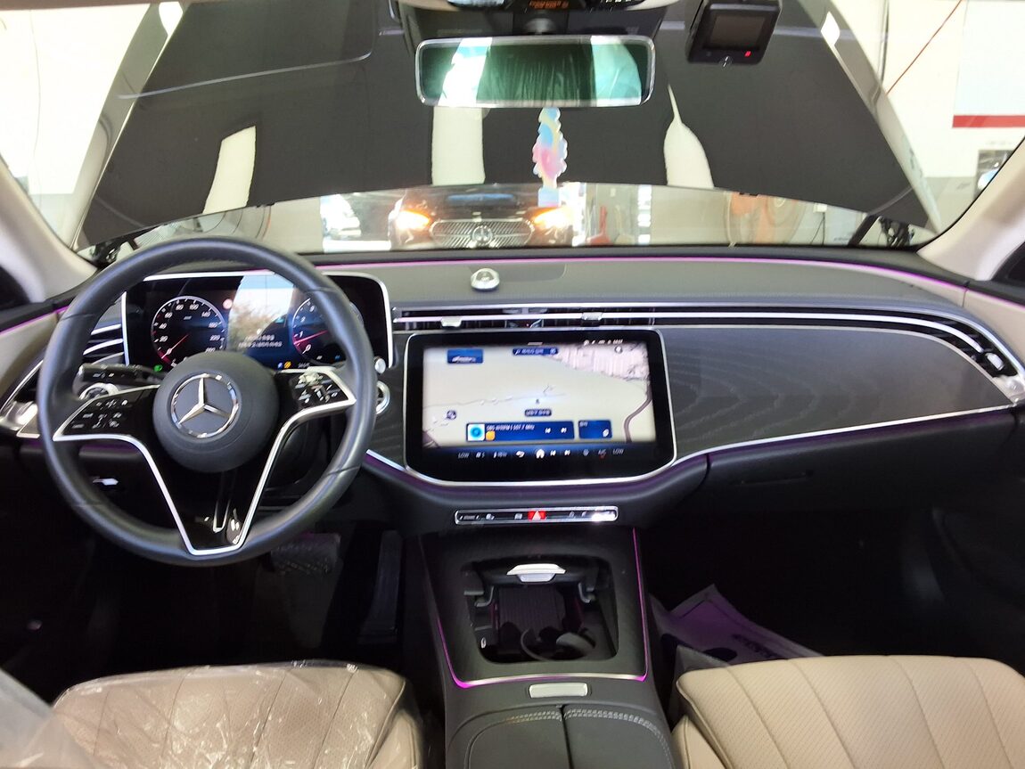 MERCEDES-BENZ E-CLASS (6TH GEN) E200 AVANTGARDE 2024 - zdjęcie 11