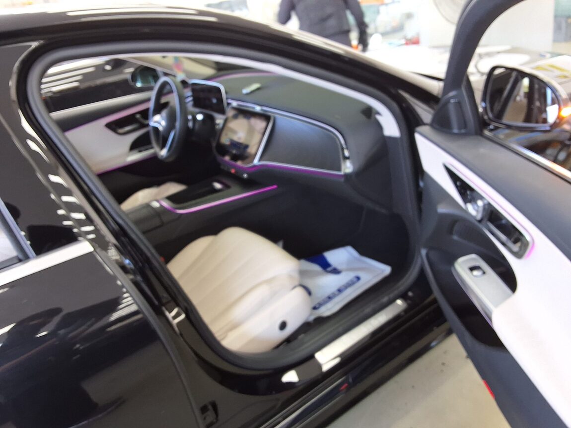 MERCEDES-BENZ E-CLASS (6TH GEN) E200 AVANTGARDE 2024 - zdjęcie 14