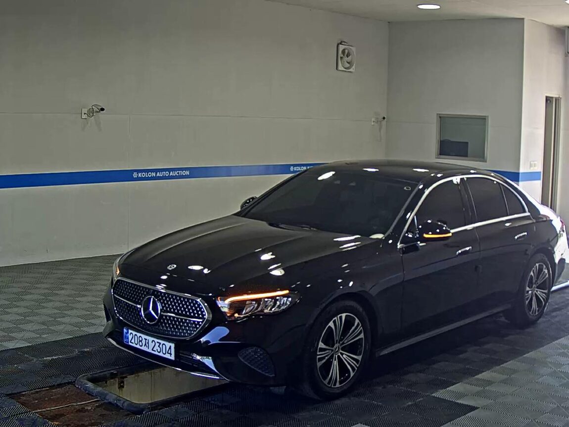 MERCEDES-BENZ E-CLASS (6TH GEN) E200 AVANTGARDE 2024 - zdjęcie 2