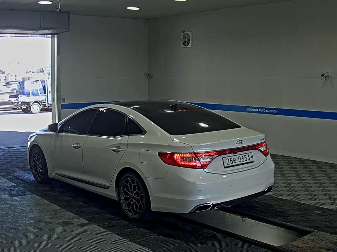 HYUNDAI GRANDEUR HG HG 300 EXCLUSIVE 2017 - zdjęcie 6