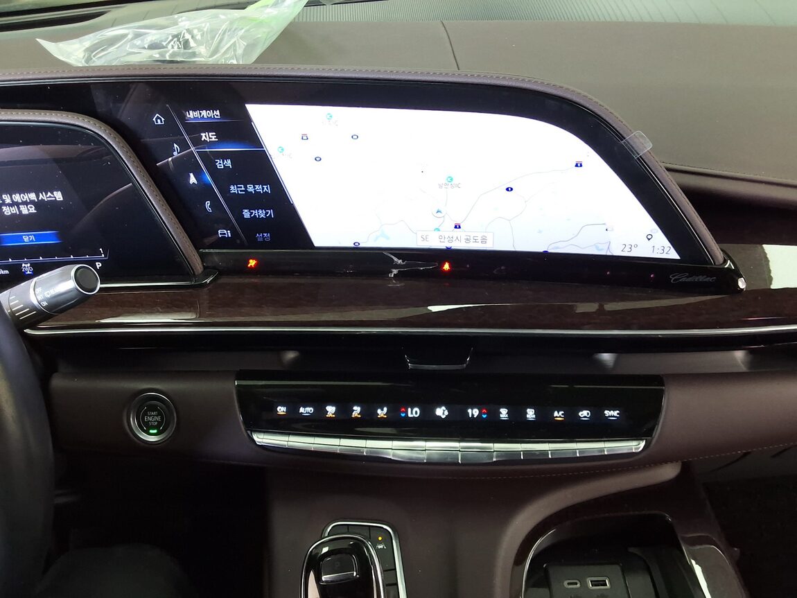 CADILLAC ESCALADE (5TH GEN) 6.2 V8 PREMIUM LUXURY PLATINUM 2023 - zdjęcie 24