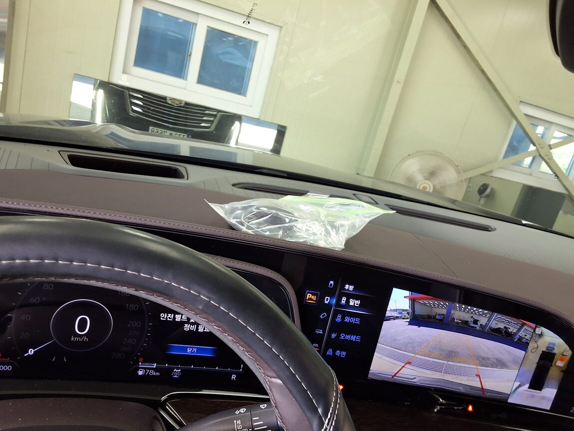 CADILLAC ESCALADE (5TH GEN) 6.2 V8 PREMIUM LUXURY PLATINUM 2023 - zdjęcie 25