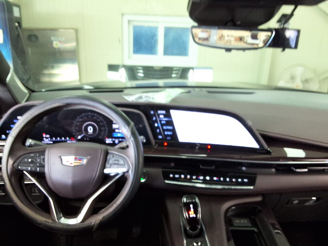 CADILLAC ESCALADE (5TH GEN) 6.2 V8 PREMIUM LUXURY PLATINUM 2023 - zdjęcie 12