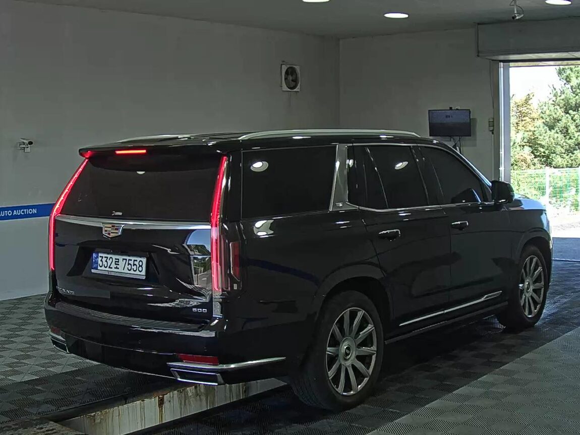 CADILLAC ESCALADE (5TH GEN) 6.2 V8 PREMIUM LUXURY PLATINUM 2023 - zdjęcie 5