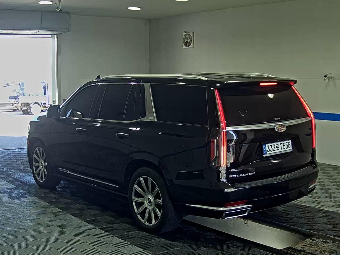 CADILLAC ESCALADE (5TH GEN) 6.2 V8 PREMIUM LUXURY PLATINUM 2023 - zdjęcie 6