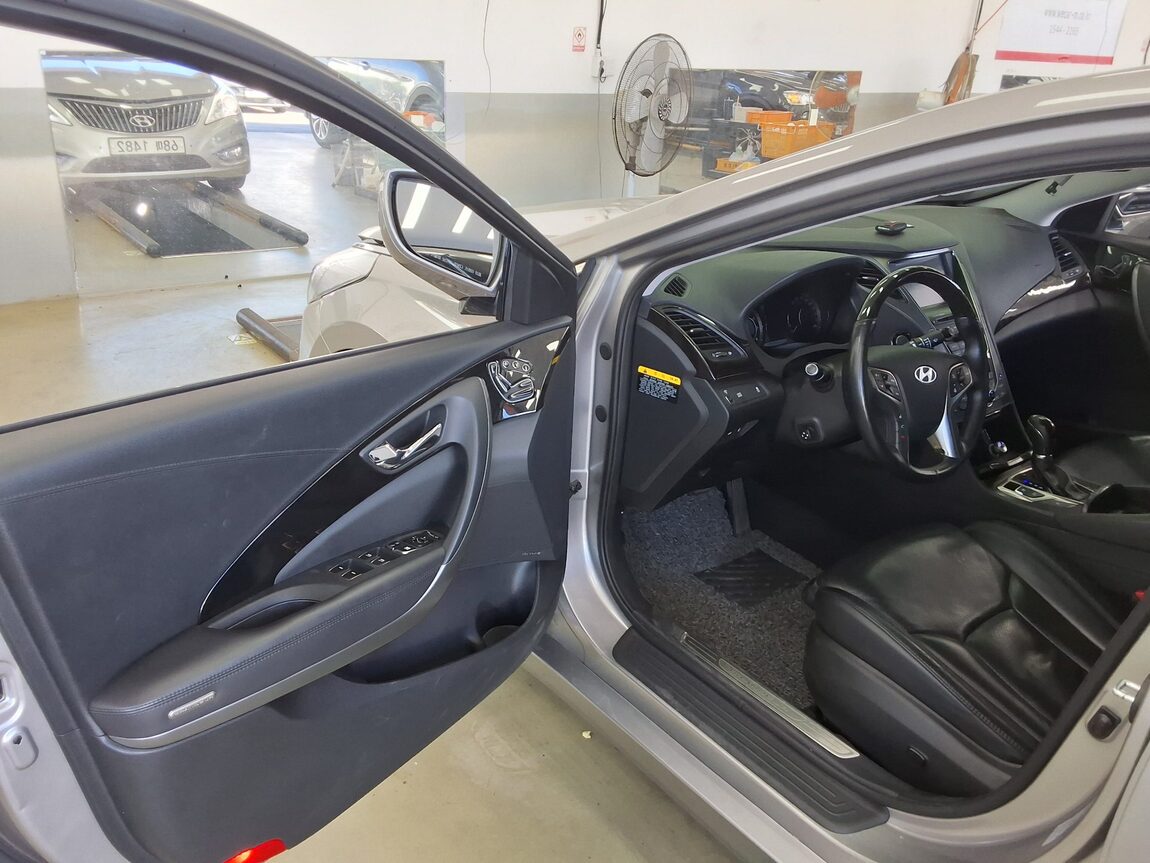 HYUNDAI GRANDEUR HG HG 300 PREMIUM 2014 - zdjęcie 10