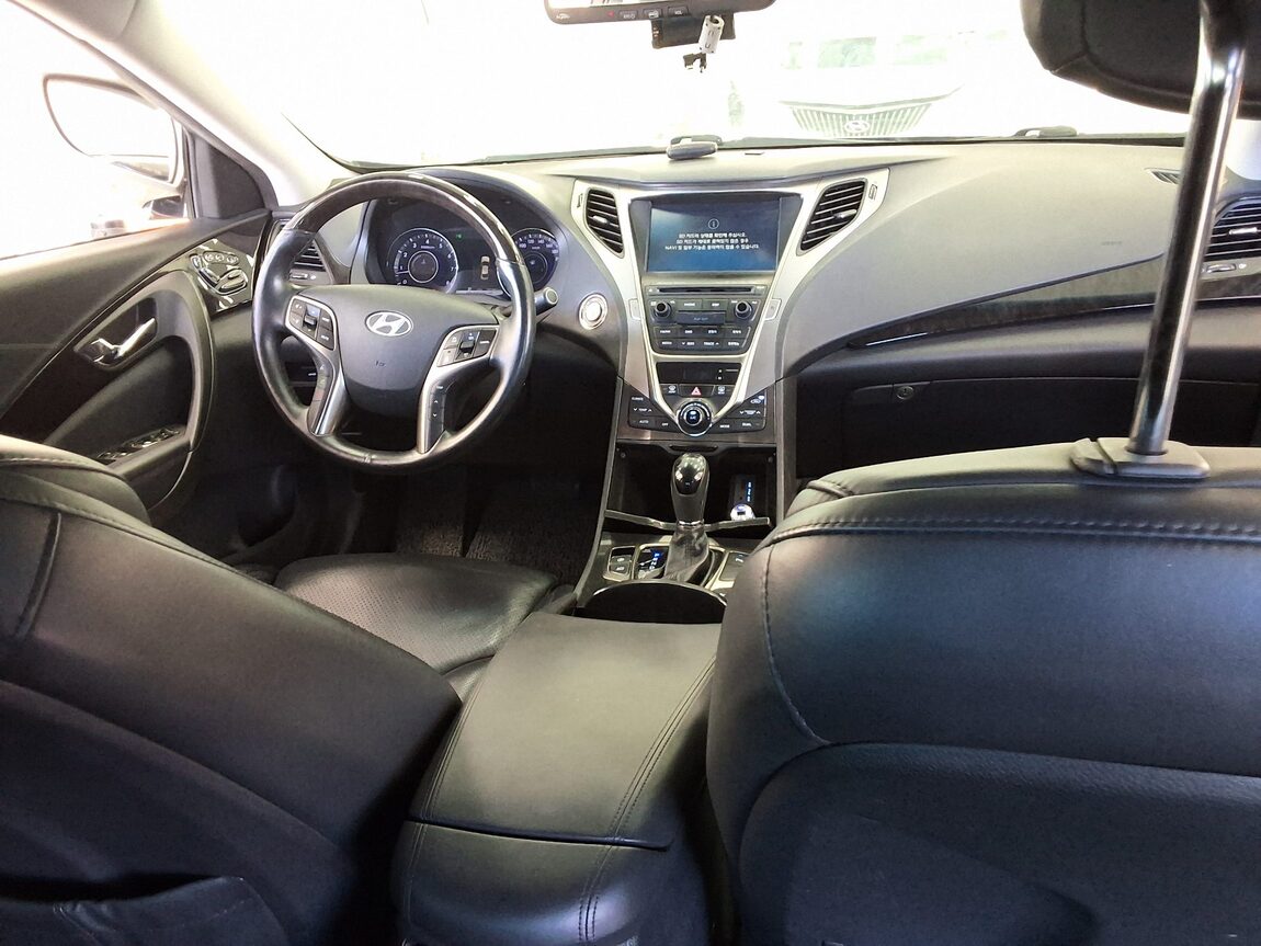 HYUNDAI GRANDEUR HG HG 300 PREMIUM 2014 - zdjęcie 11