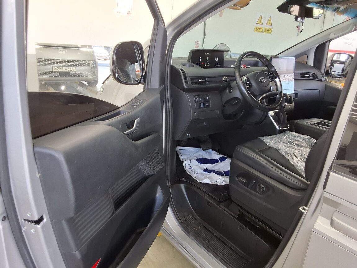 HYUNDAI STARIA 2.2 DIESEL TOURER 11-SEATER 2WD MODERN 2022 - zdjęcie 10