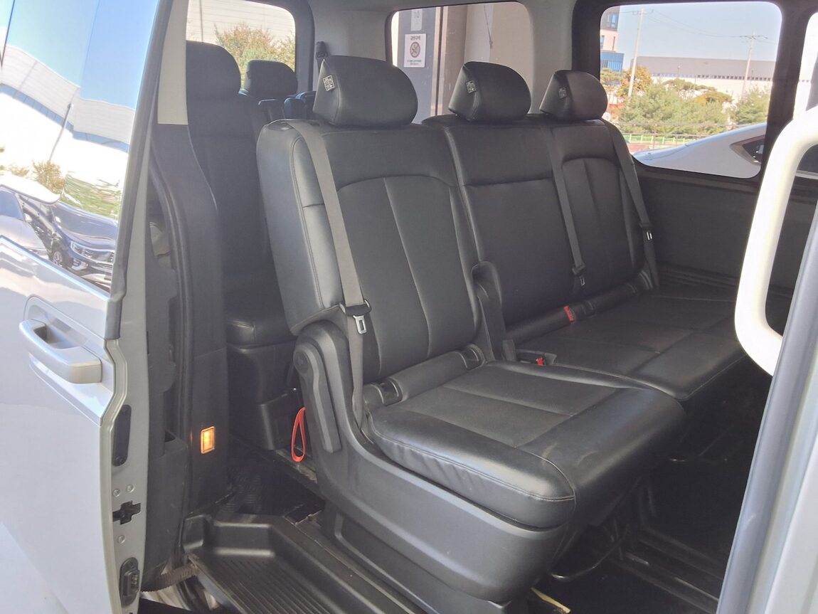 HYUNDAI STARIA 2.2 DIESEL TOURER 11-SEATER 2WD MODERN 2022 - zdjęcie 13