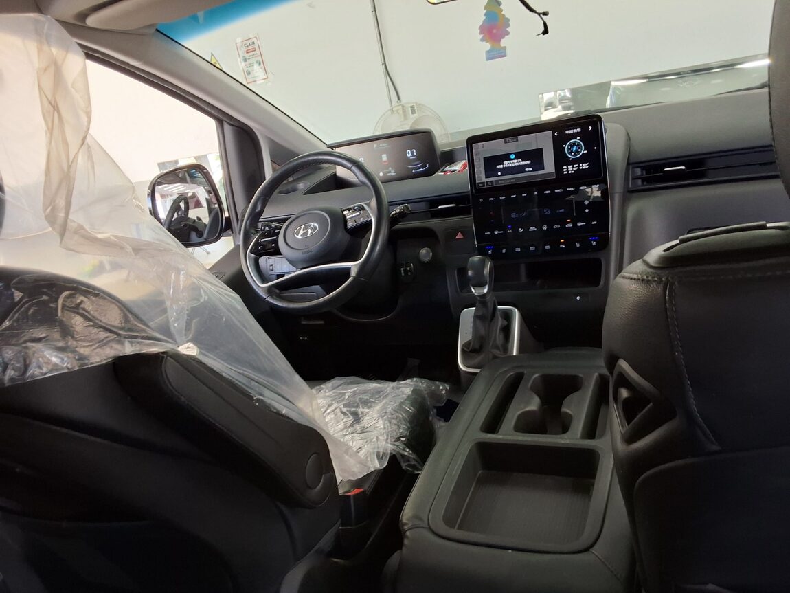 HYUNDAI STARIA 2.2 DIESEL TOURER 11-SEATER 2WD MODERN 2022 - zdjęcie 11