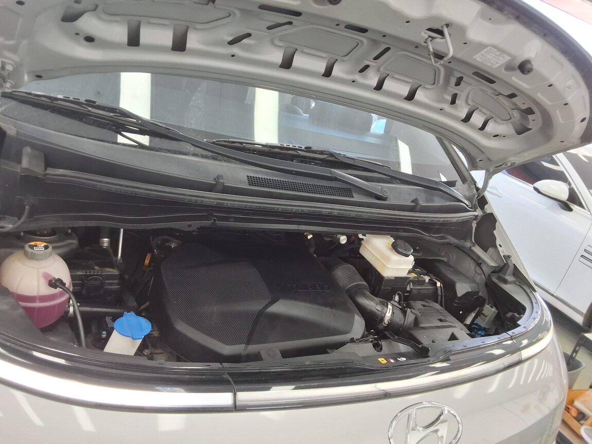 HYUNDAI STARIA 2.2 DIESEL TOURER 11-SEATER 2WD MODERN 2022 - zdjęcie 20