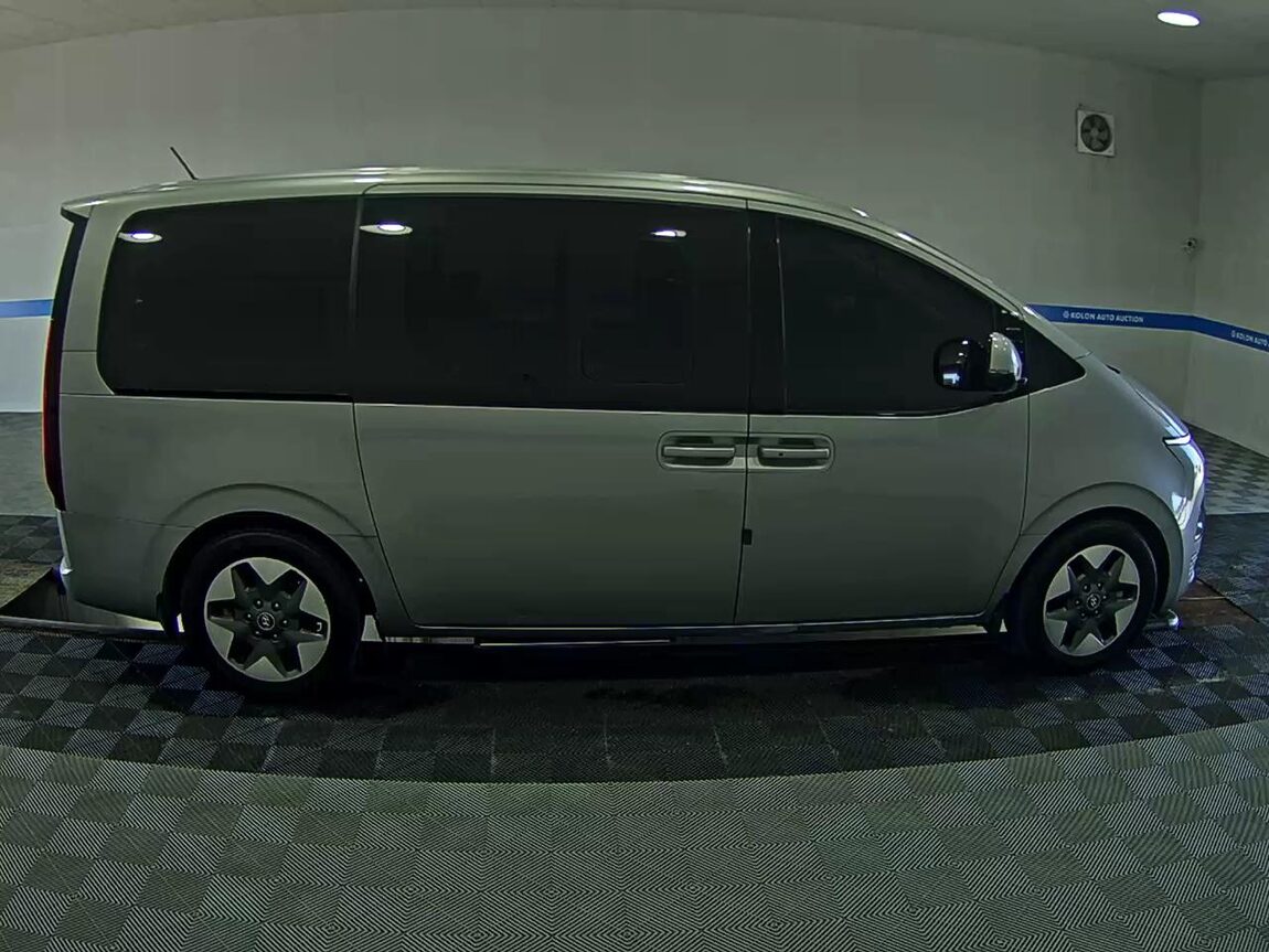 HYUNDAI STARIA 2.2 DIESEL TOURER 11-SEATER 2WD MODERN 2022 - zdjęcie 4