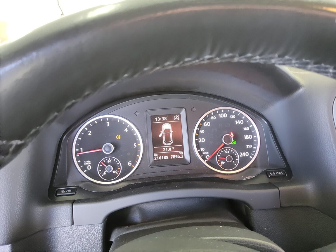 VOLKSWAGEN TIGUAN 2.0 TDI BLUEMOTION PREMIUM 2015 - zdjęcie 9