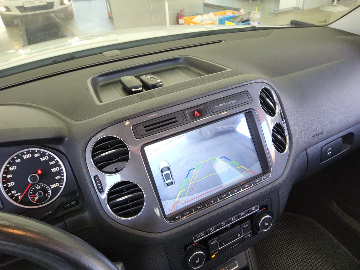 VOLKSWAGEN TIGUAN 2.0 TDI BLUEMOTION PREMIUM 2015 - zdjęcie 17