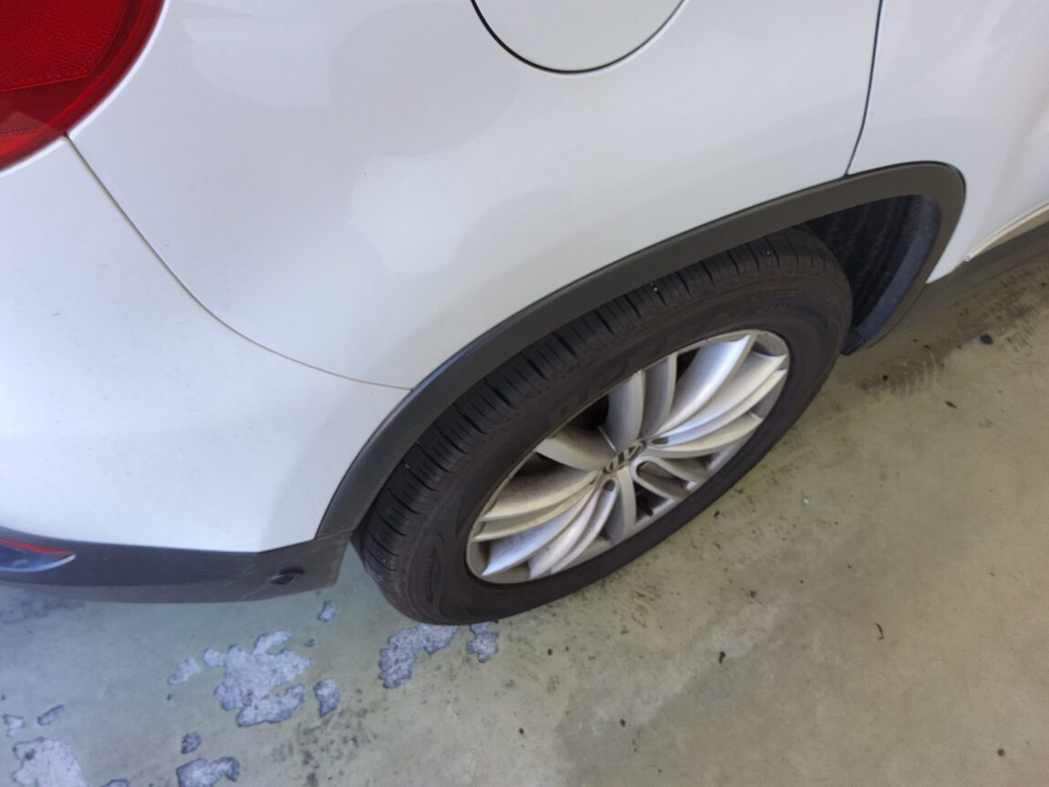 VOLKSWAGEN TIGUAN 2.0 TDI BLUEMOTION PREMIUM 2015 - zdjęcie 23