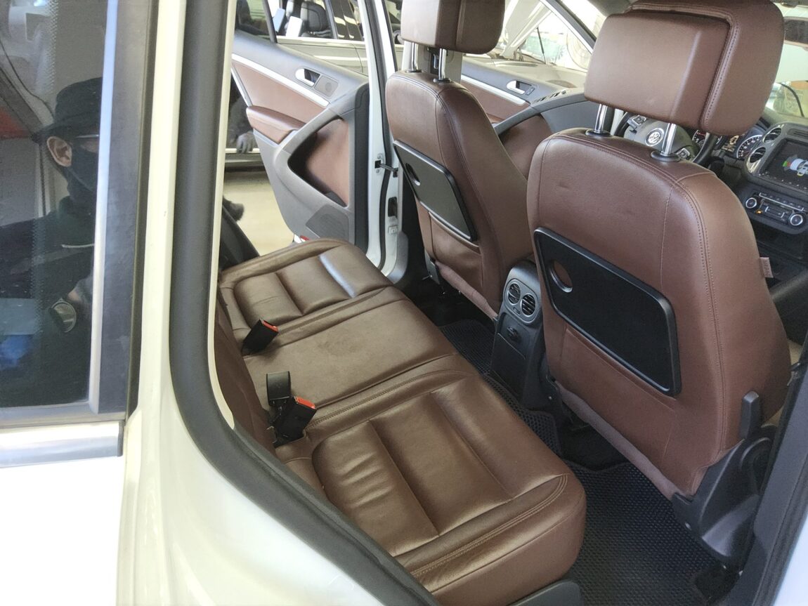 VOLKSWAGEN TIGUAN 2.0 TDI BLUEMOTION PREMIUM 2015 - zdjęcie 13