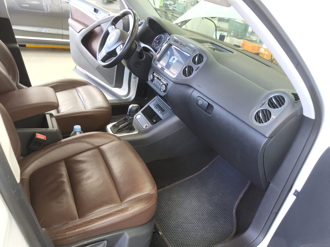 VOLKSWAGEN TIGUAN 2.0 TDI BLUEMOTION PREMIUM 2015 - zdjęcie 14