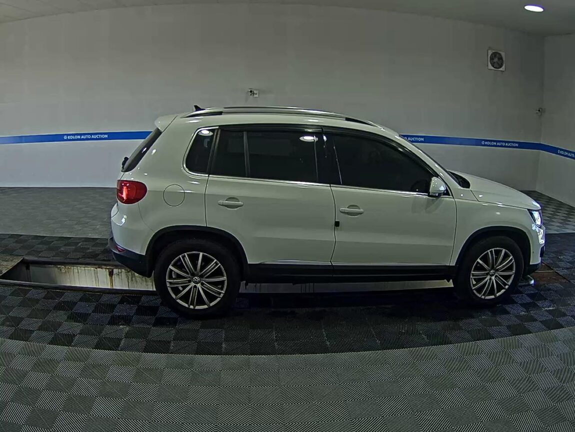 VOLKSWAGEN TIGUAN 2.0 TDI BLUEMOTION PREMIUM 2015 - zdjęcie 4