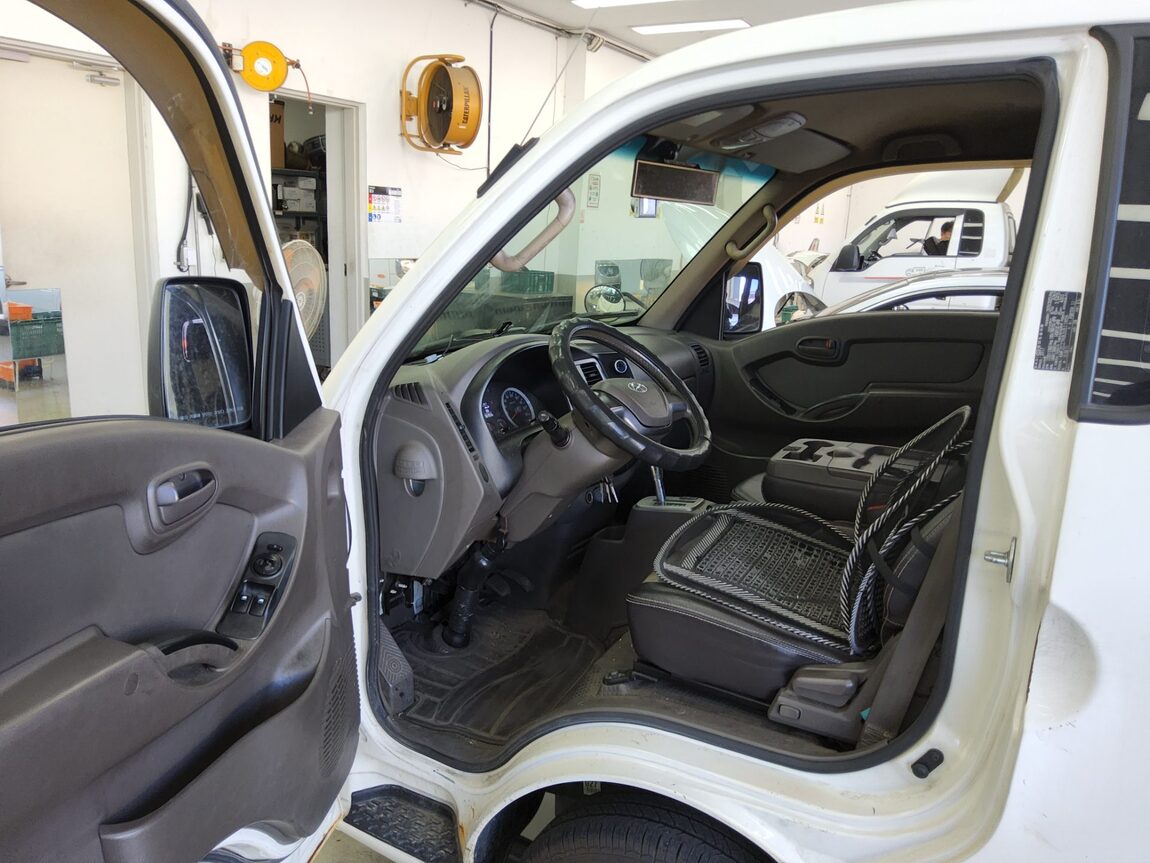 HYUNDAI PORTER II CRDi SUPER CAB EXTRA LONG WHEELBASE SMART 2018 - zdjęcie 10